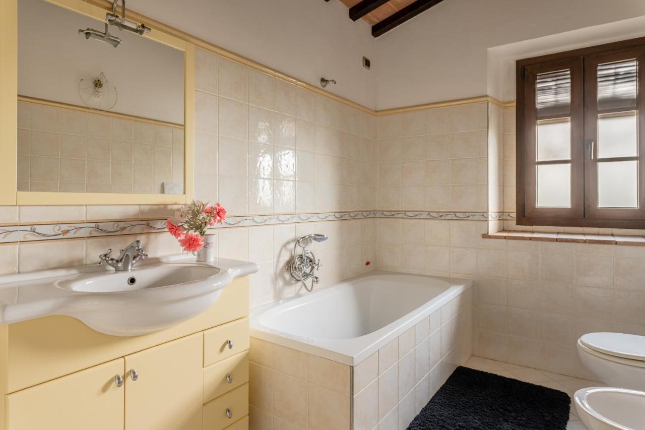 Casa Vecchia Rooms And Parking Gambassi Terme Εξωτερικό φωτογραφία