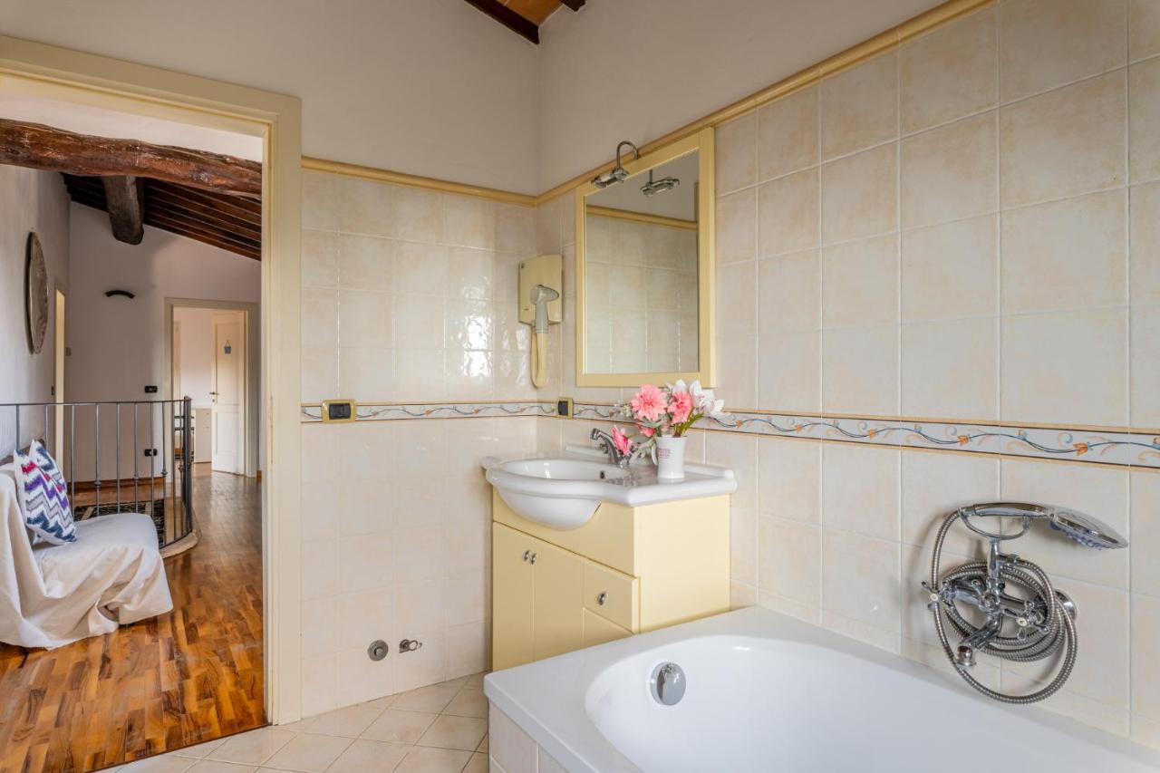 Casa Vecchia Rooms And Parking Gambassi Terme Εξωτερικό φωτογραφία